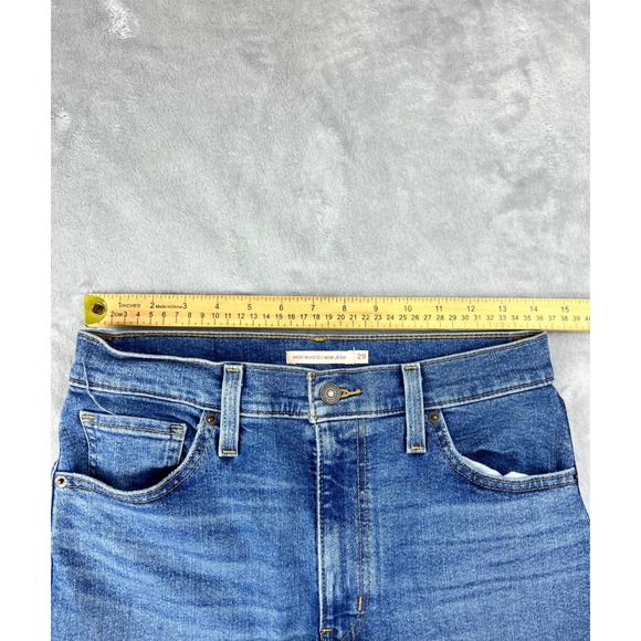 Levi's women's High Waisted Mom Jeans Medium Wash Size 29 - Picture 4 of 8